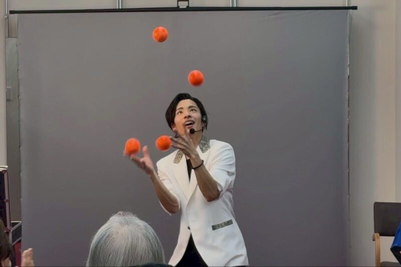 ジャグリングパフォーマンス